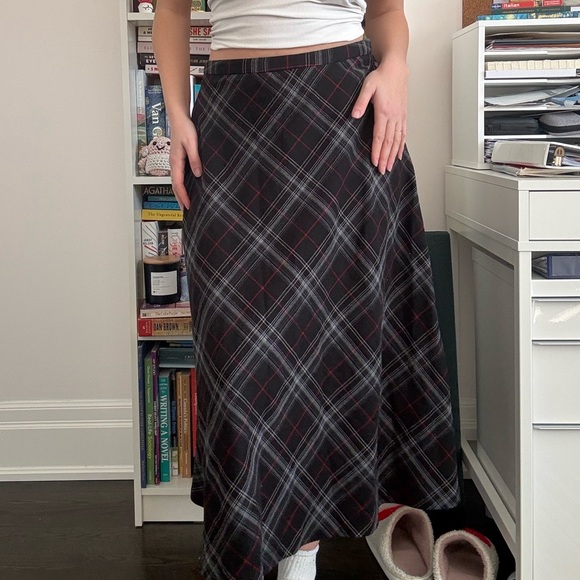 Jones New York Dresses & Skirts - Jones New York Black and Red Plaid A-Line Skirt